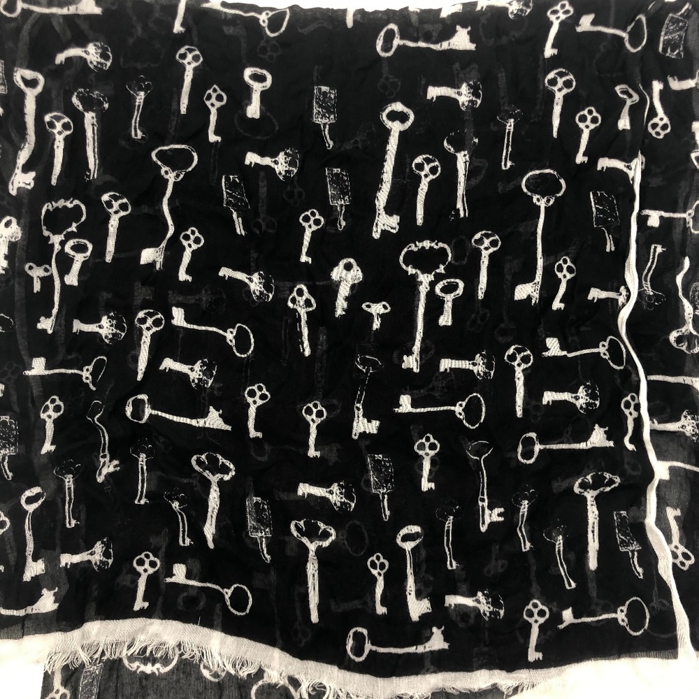 key scarf!